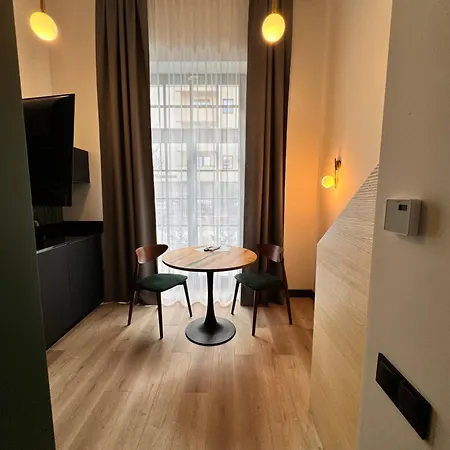 Biblio Hotel apartamentowy 3*